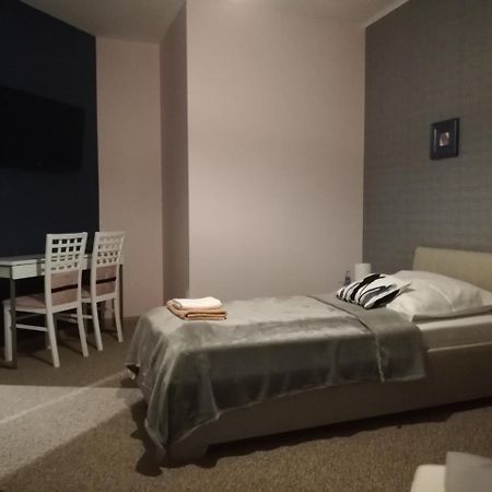 Pokoje Goscinne 30Stka Leczna Buitenkant foto