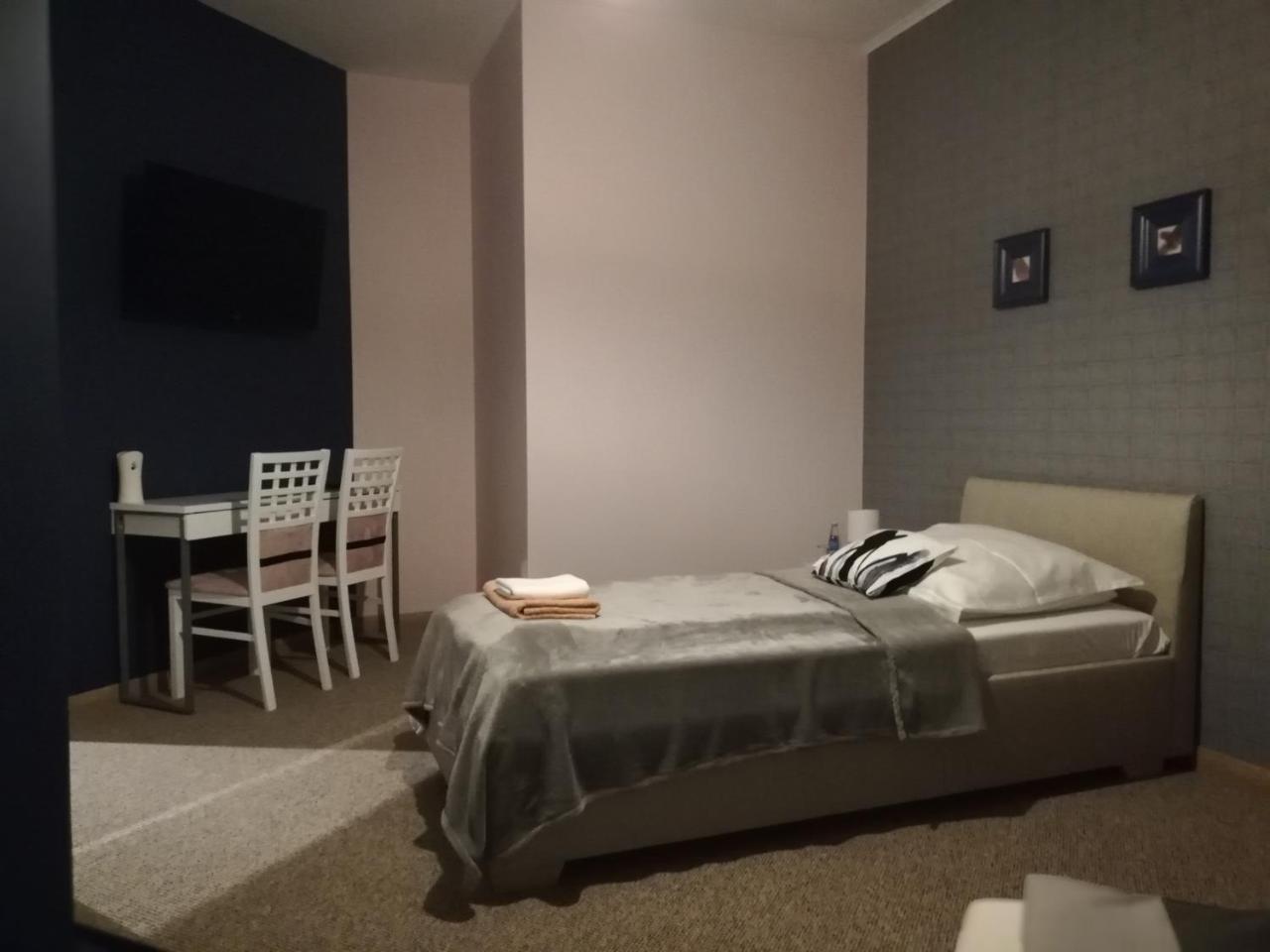 Pokoje Goscinne 30Stka Leczna Buitenkant foto